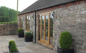 Courtside Barn, Lynn, Newport